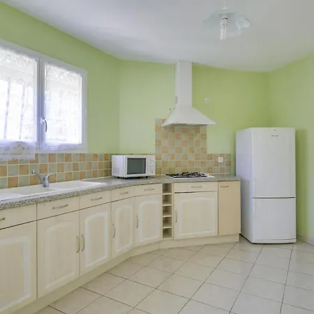 Maison Moderne A Bourg, 4 Pers., Pres Du Centre-ville, Grand Terrain - Fr-1-521-131